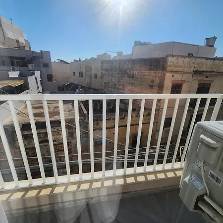 New Spacious Near Valletta * Tal Guardamangia
